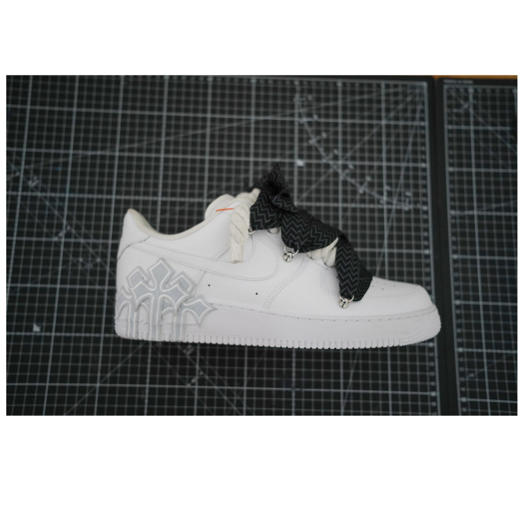 Custom Nike AF1 Weiß ,, Lanvin Laces '' Black Thorns