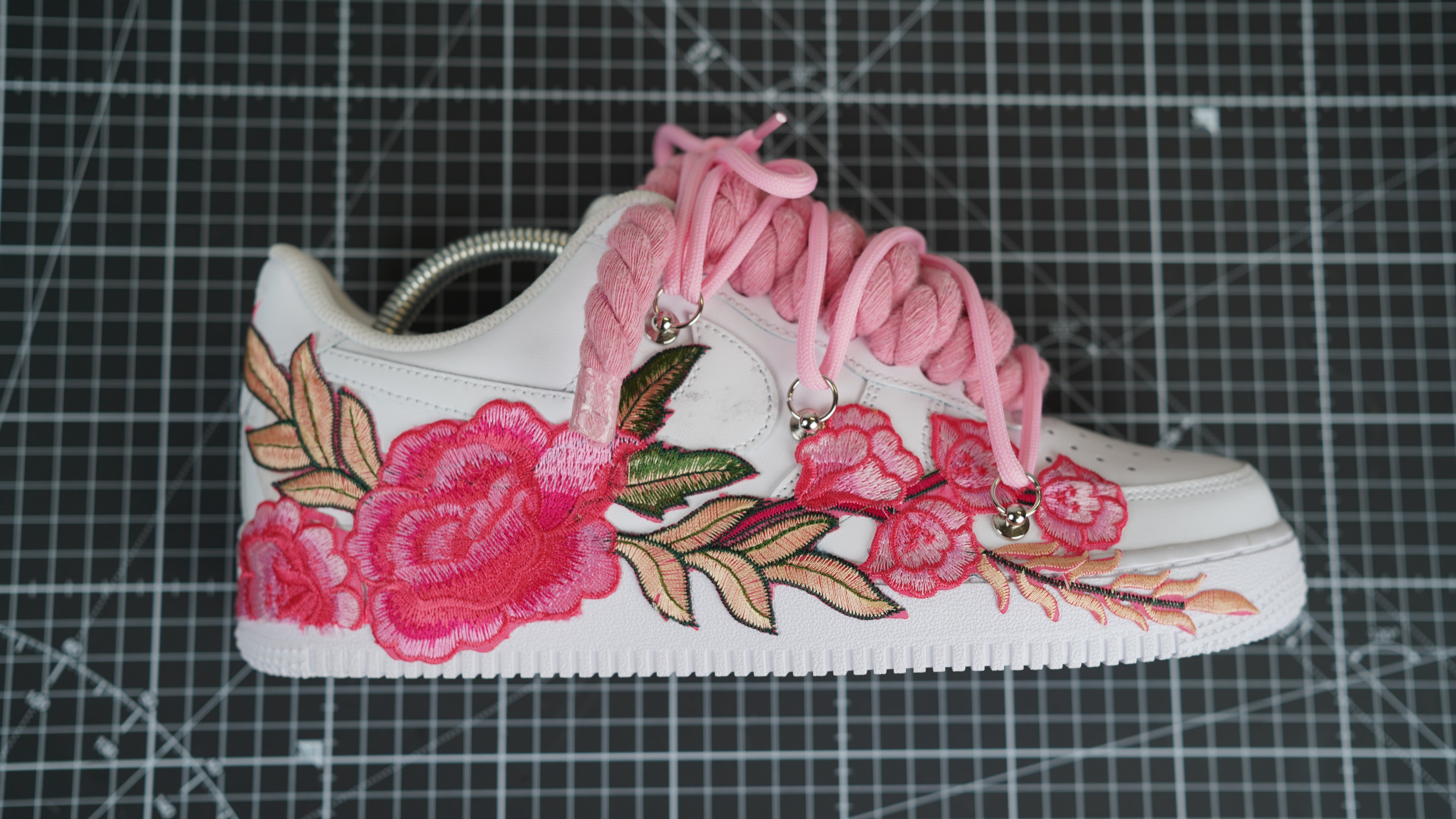Custom Sneakers Weiß “ROPE LACES” Rosé