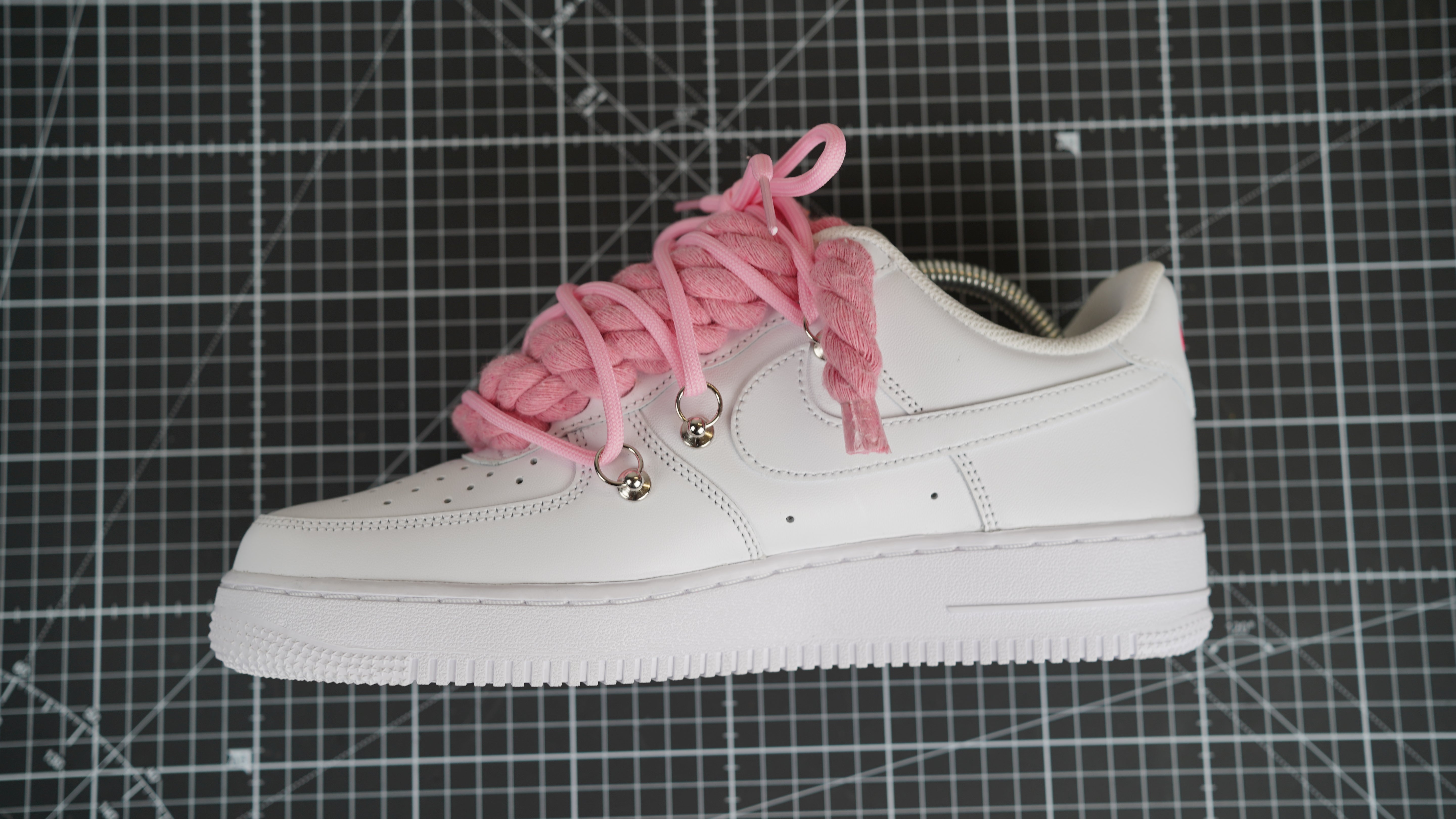 Custom Sneakers Weiß “ROPE LACES” Rosé