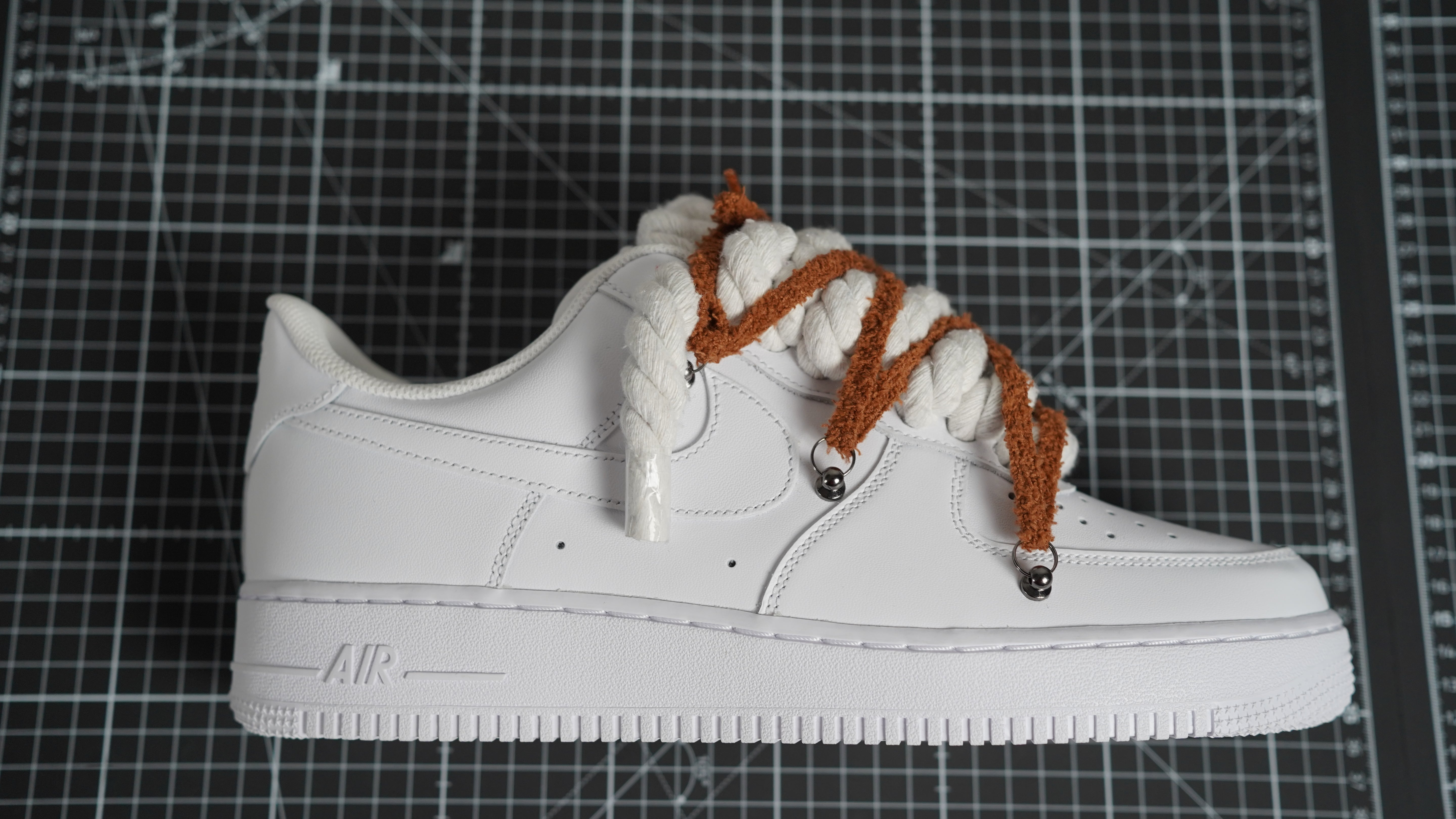 Custom Sneakers Weiß “ROPE LACES” extra Lace reddish-brown