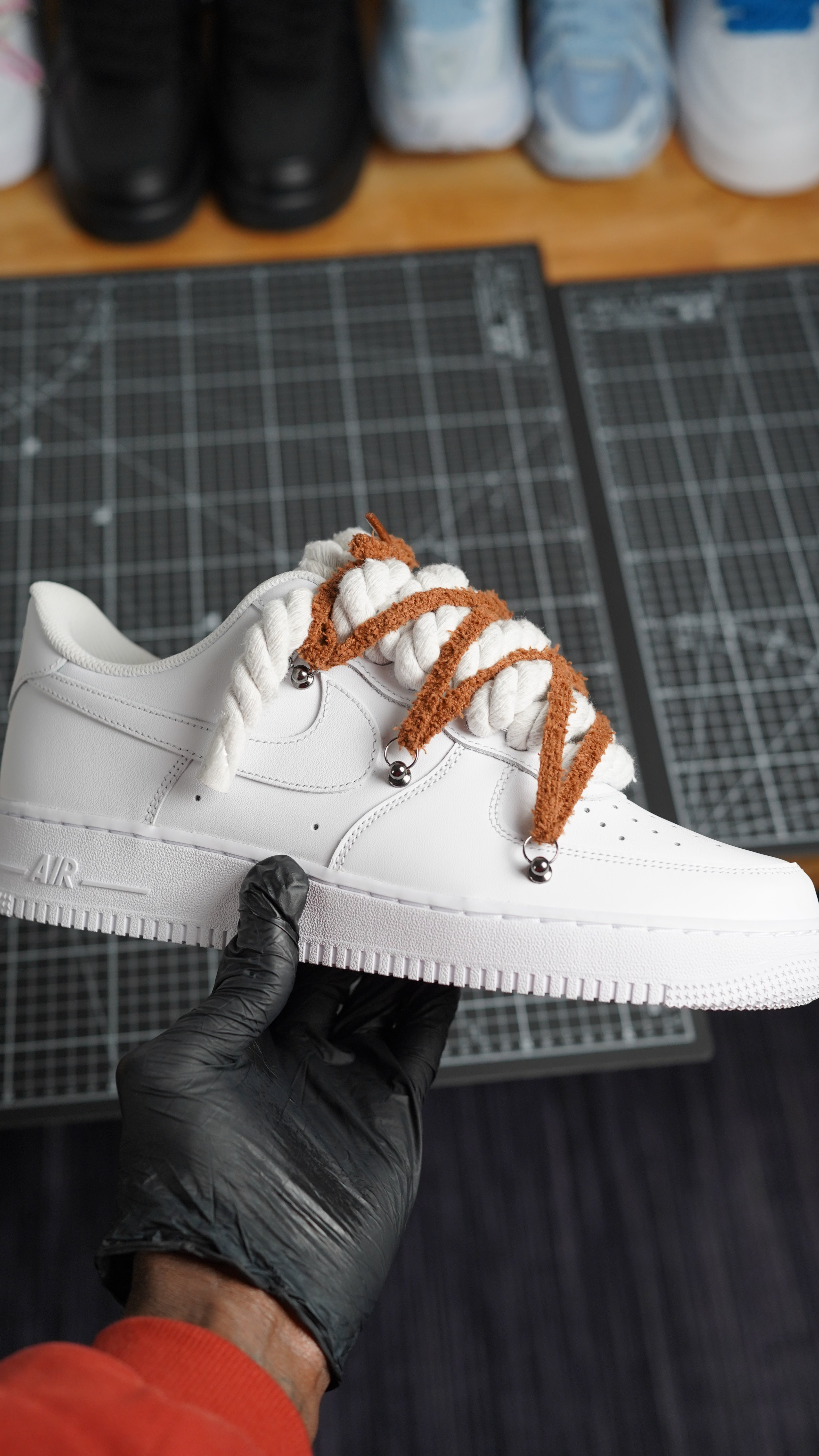 Custom Sneakers Weiß “ROPE LACES” extra Lace reddish-brown