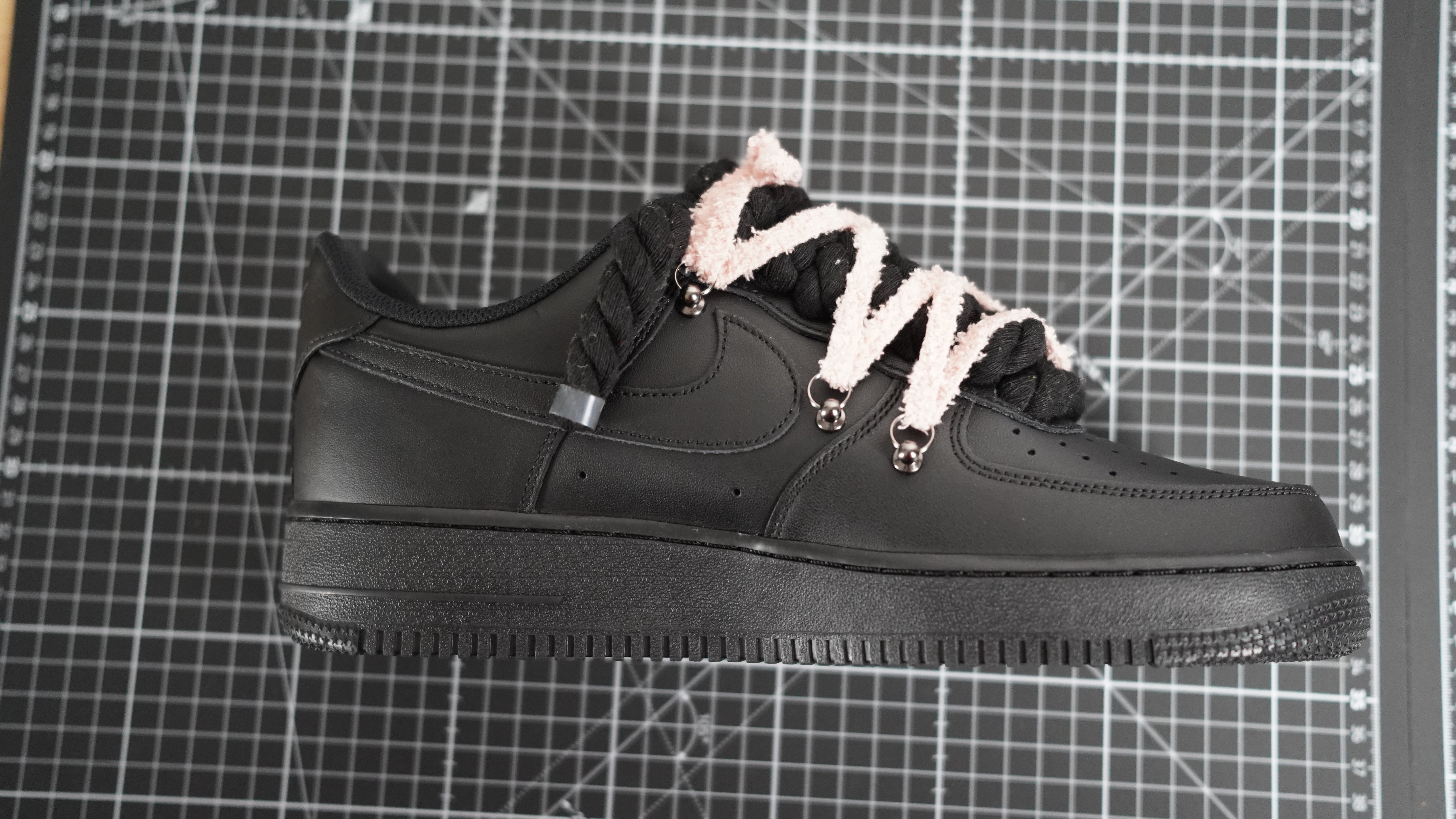 Custom Sneakers Black “ White ROPE LACES” Dunk rosy beige