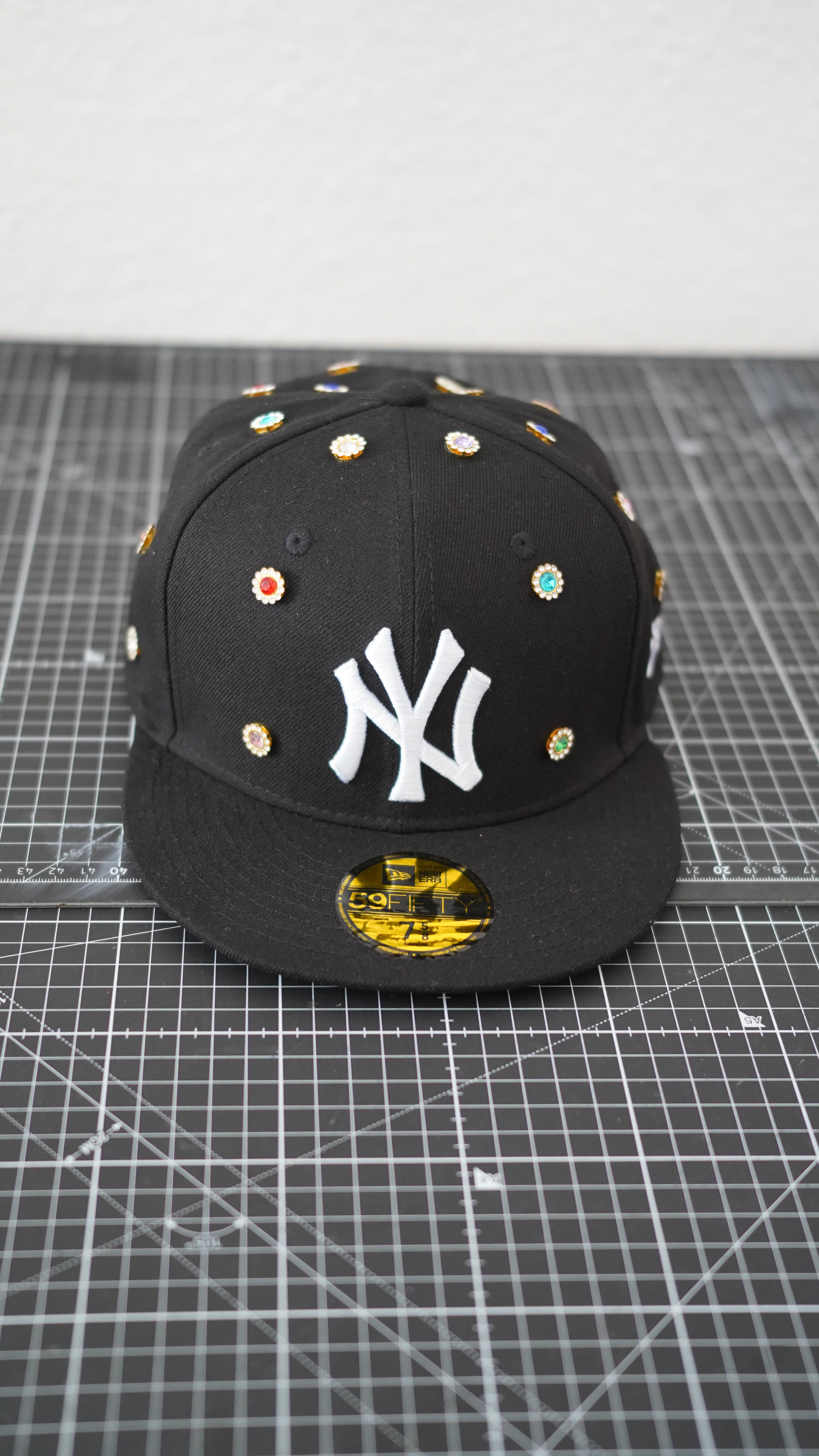 Custom-Fitted Caps “Black“ Midnight Gems