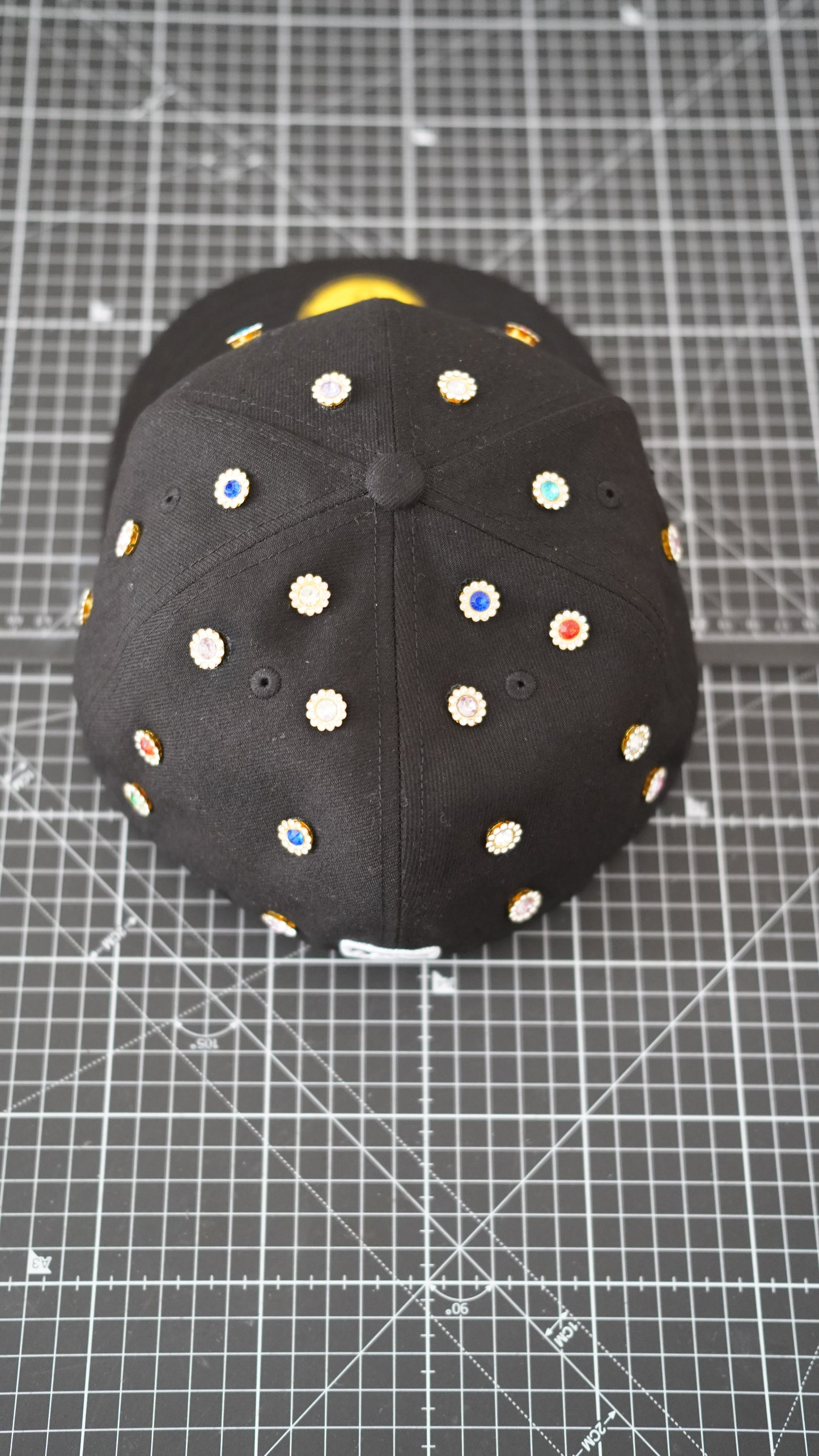 Custom-Fitted Caps “Black“ Midnight Gems